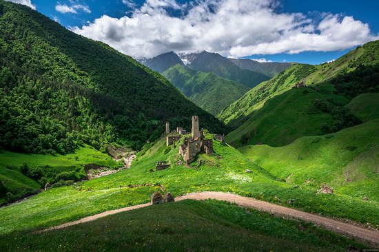 Majestic landscapes of the mountain Ingushetia, Russia, photo 7