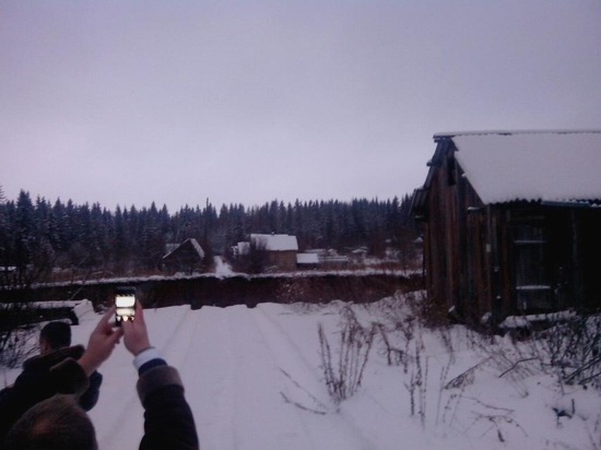 Giant sinkhole near Solikamsk in Perm region, Russia, photo 4