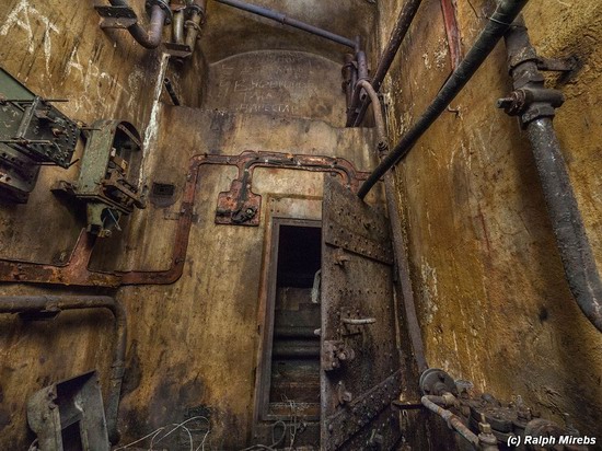 Abandoned coastal battery, Kola Peninsula, Russia, photo 10