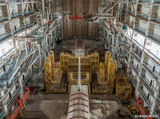 Abandoned spaceships Energy-Buran, Baikonur cosmodrome, photo 1