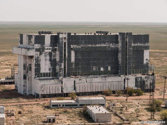 Abandoned spaceships Energy-Buran, Baikonur cosmodrome, photo 2