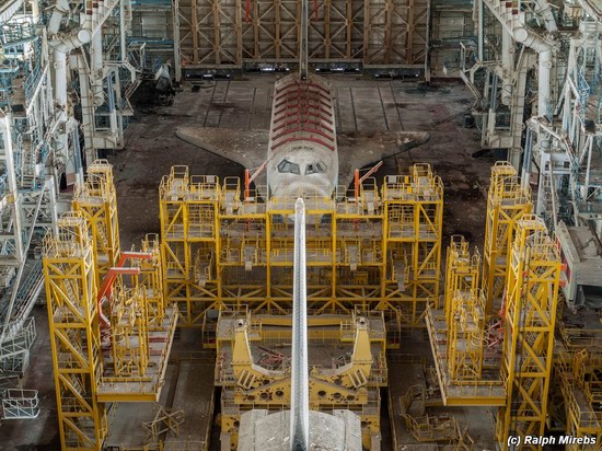 Abandoned spaceships Energy-Buran, Baikonur cosmodrome, photo 7