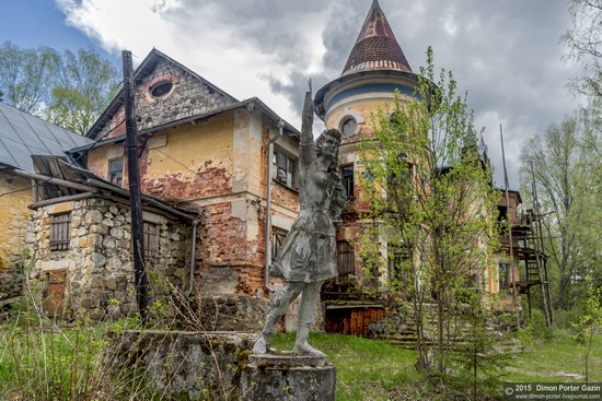 Abandoned manor of the architect Khrenov in Zaklyuchye, Tver region, Russia, photo 1