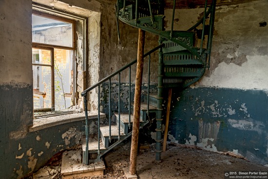 Abandoned manor of the architect Khrenov in Zaklyuchye, Tver region, Russia, photo 13