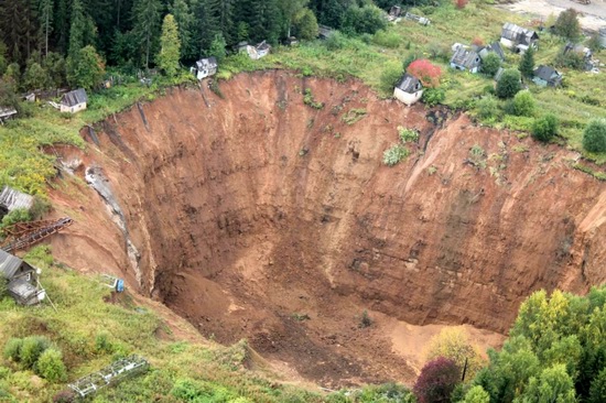 The giant sinkhole near Solikamsk town, Perm region, Russia, photo 2