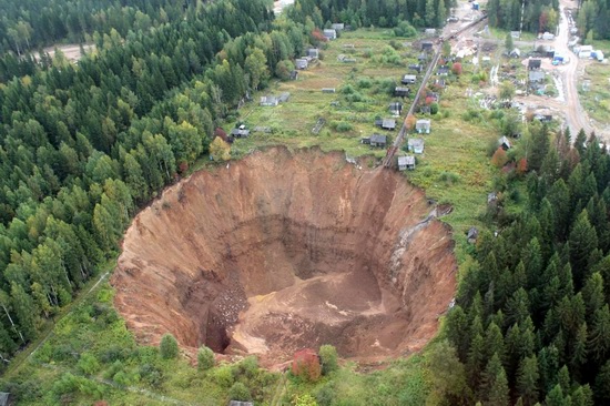 The giant sinkhole near Solikamsk town, Perm region, Russia, photo 6