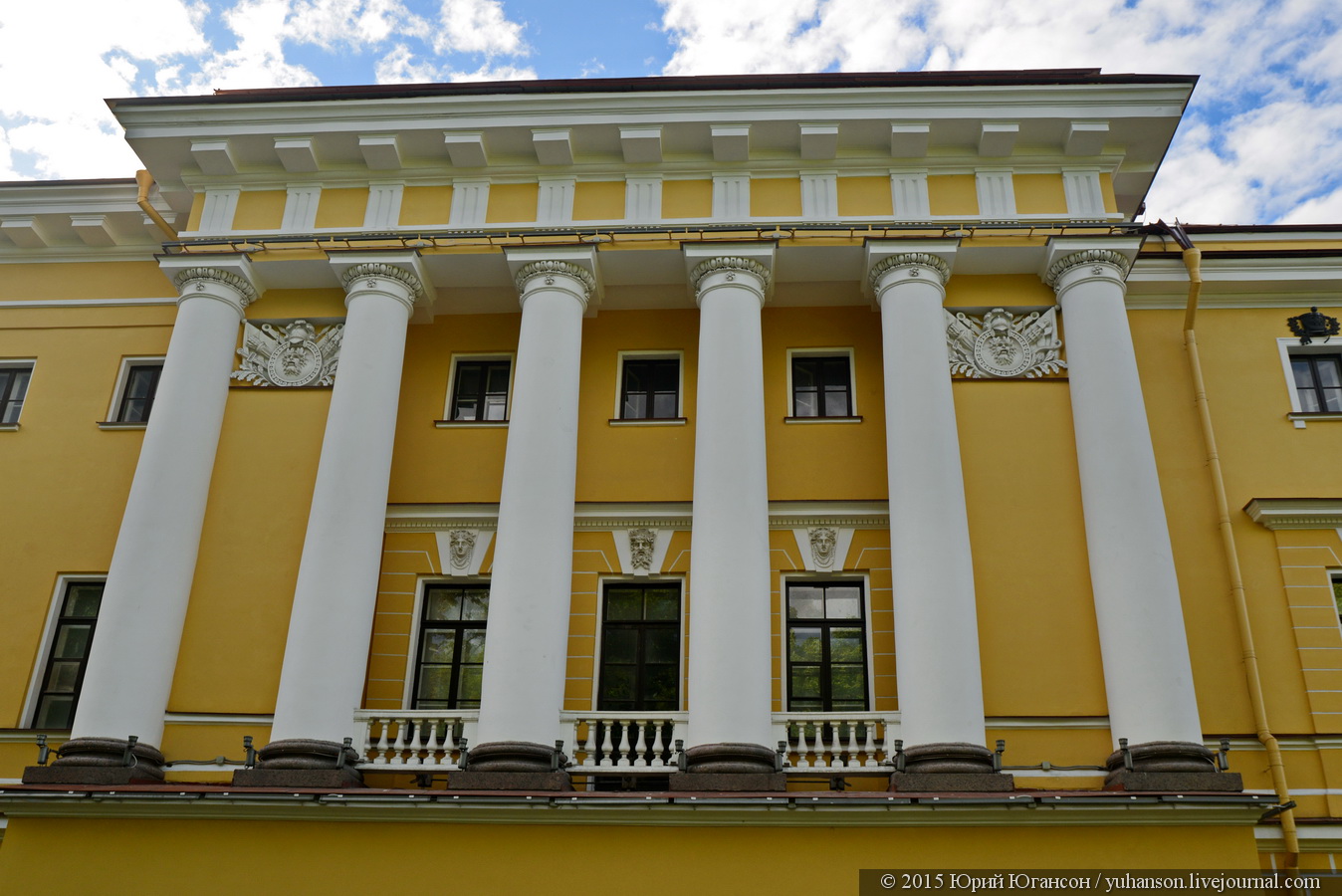 Здания с колоннами в санкт петербурге фото с названиями