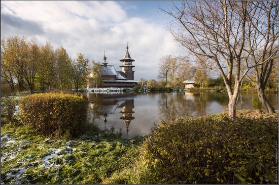 The first snow in the village of Blagoveshchenye, Moscow region, Russia, photo 1