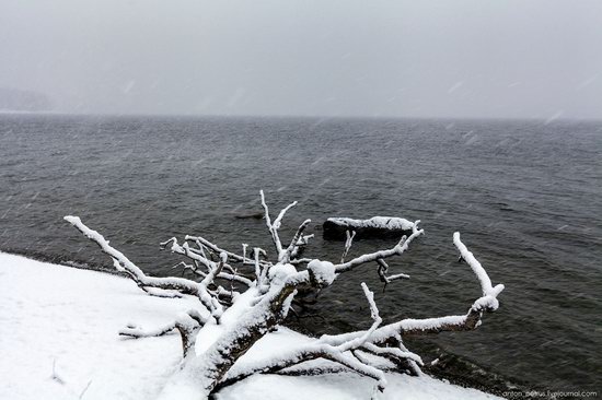 Snowy winter on Lake Teletskoye, Russia, photo 10