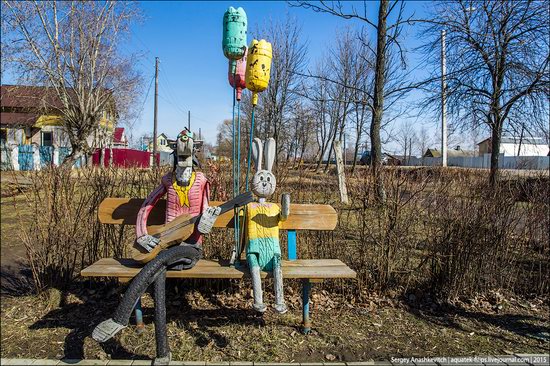 Strange self-made outdoor toys in Russia, photo 1