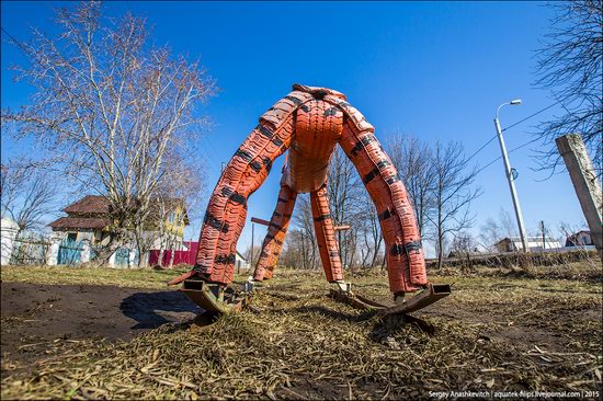 Strange self-made outdoor toys in Russia, photo 15