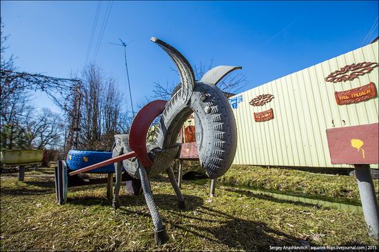 Strange self-made outdoor toys in Russia, photo 17