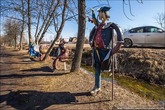 Strange self-made outdoor toys in Russia, photo 22