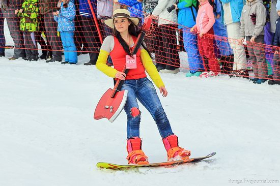 The carnival-parade at the festival GrelkaFest in Sheregesh, Russia, photo 14