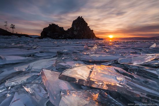 The beauty of the ice of Lake Baikal, Russia, photo 1