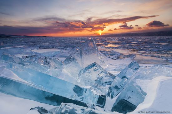 The beauty of the ice of Lake Baikal, Russia, photo 4