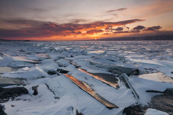 The beauty of the ice of Lake Baikal, Russia, photo 7