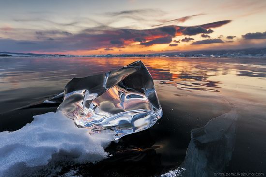 The beauty of the ice of Lake Baikal, Russia, photo 9