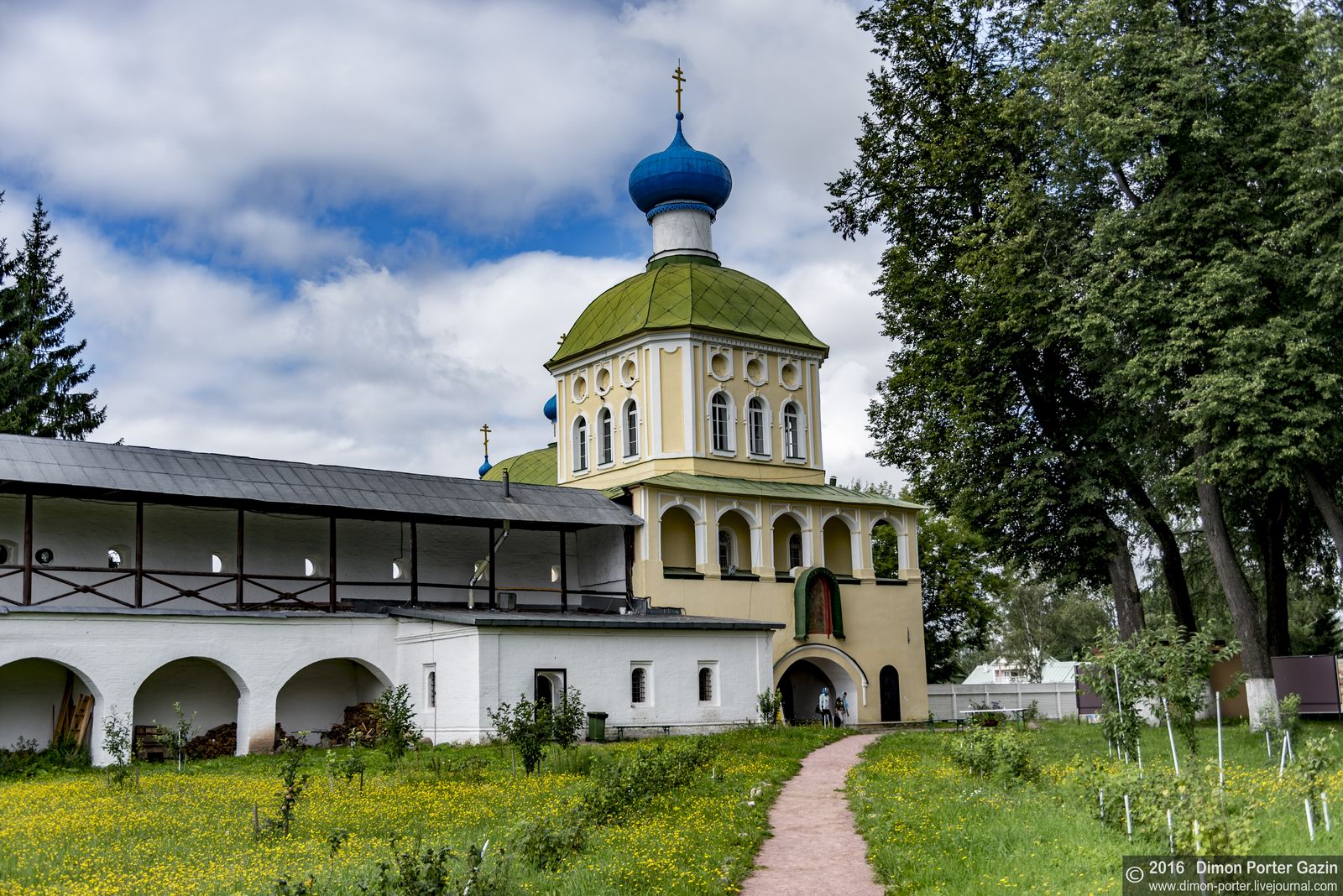 Тихвин Успенский и Введенский монастырь