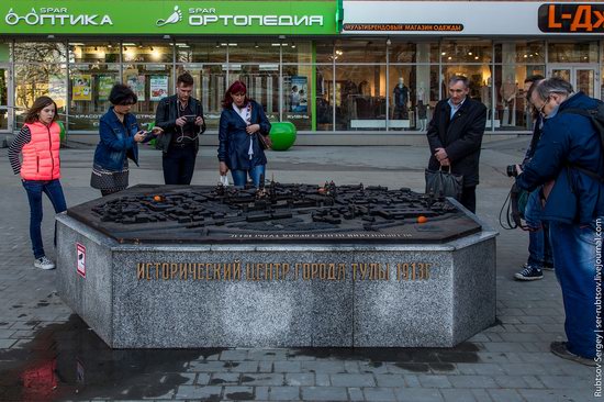 Bronze monument Miniature Tula, Russia, photo 2