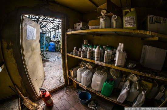 Abandoned greenhouse complex near Moscow, Russia, photo 11