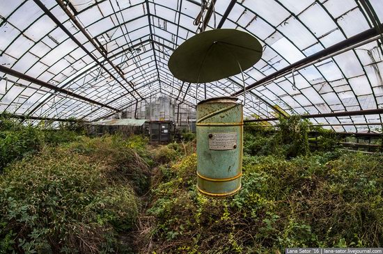 Abandoned greenhouse complex near Moscow, Russia, photo 29