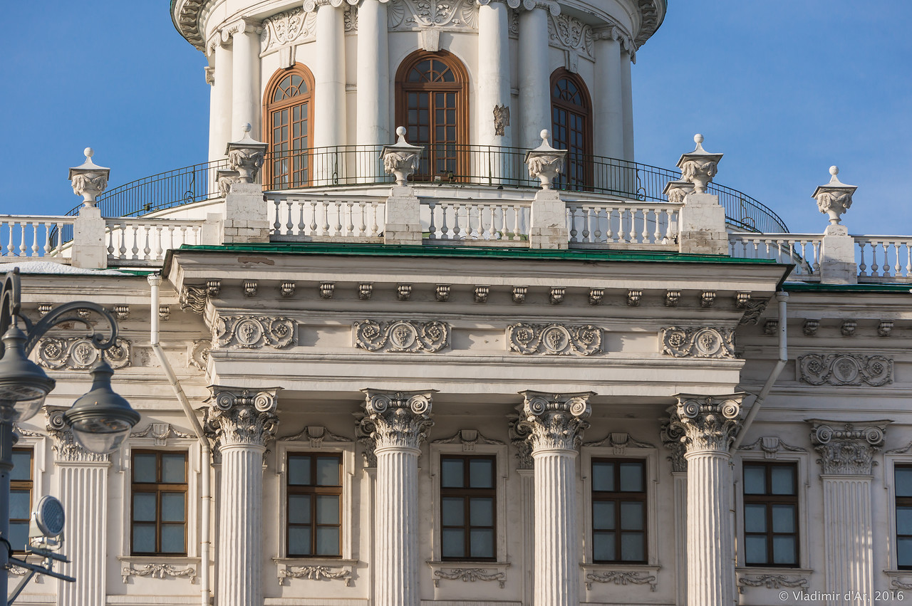 Дом Пашкова в Москве колонны