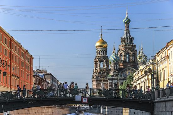 Boat trip along the canals of St. Petersburg, Russia, photo 1