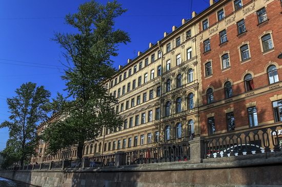 Boat trip along the canals of St. Petersburg, Russia, photo 3