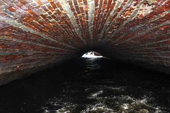 Boat trip along the canals of St. Petersburg, Russia, photo 6