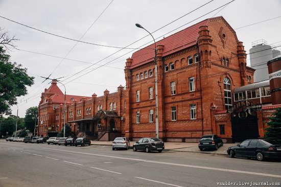 Walking through the streets of Maykop, Russia, photo 10