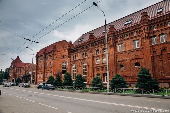 Walking through the streets of Maykop, Russia, photo 12