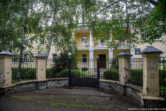 Walking through the streets of Maykop, Russia, photo 18