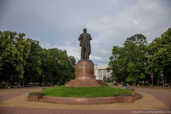 Walking through the streets of Maykop, Russia, photo 19