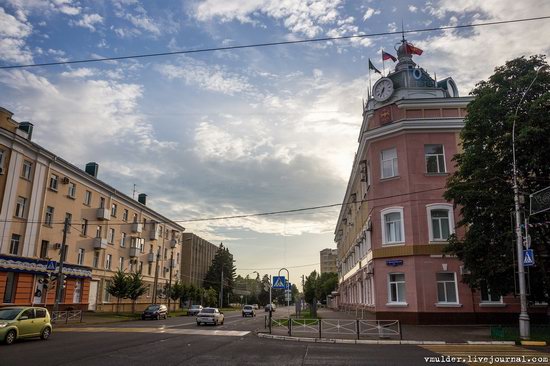 Walking through the streets of Maykop, Russia, photo 21