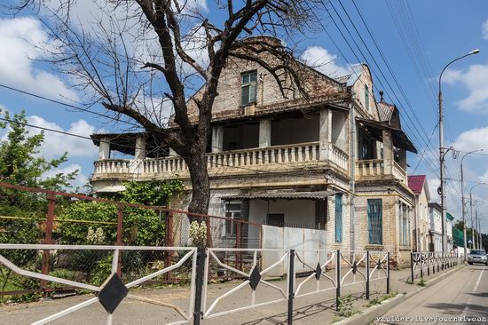 Walking through the streets of Maykop, Russia, photo 27