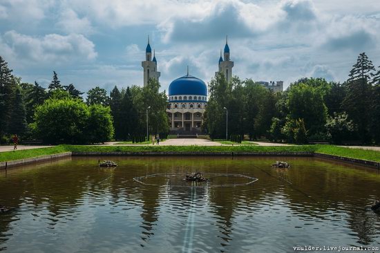 Walking through the streets of Maykop, Russia, photo 3