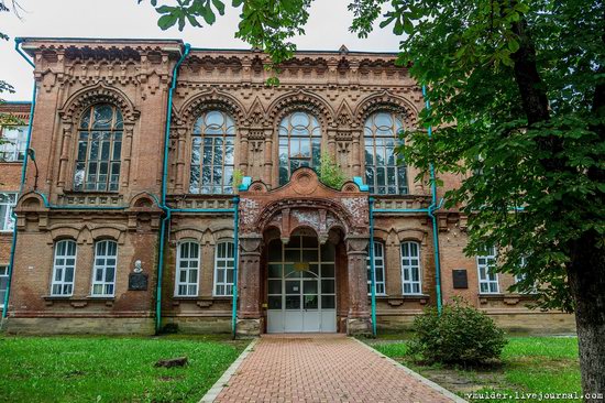 Walking through the streets of Maykop, Russia, photo 8