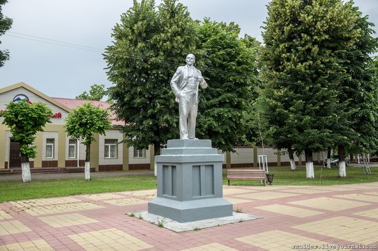 Walking through the streets of Maykop, Russia, photo 9