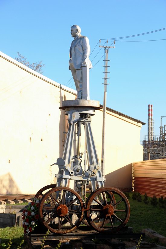 Lenin on Wheels - a Unique Roll Monument in Moscow, Russia, photo 2