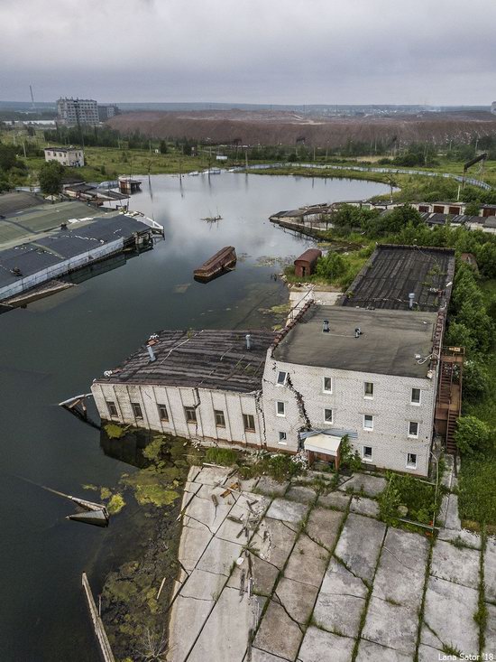 Sinkholes in Berezniki city, Perm region, Russia, photo 16