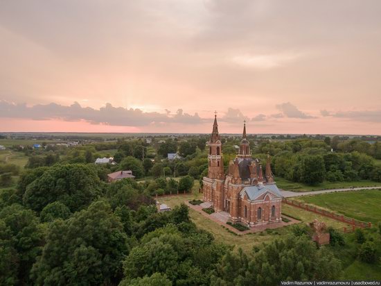 Pseudo-Gothic Orthodox Church in Veshalovka, Lipetsk Oblast, Russia, photo 1