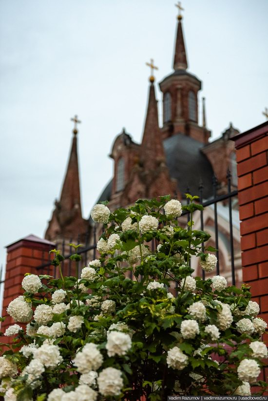 Pseudo-Gothic Orthodox Church in Veshalovka, Lipetsk Oblast, Russia, photo 10