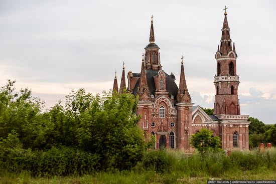 Pseudo-Gothic Orthodox Church in Veshalovka, Lipetsk Oblast, Russia, photo 3