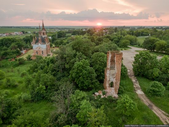 Pseudo-Gothic Orthodox Church in Veshalovka, Lipetsk Oblast, Russia, photo 7