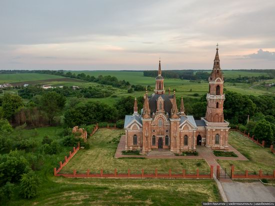 Pseudo-Gothic Orthodox Church in Veshalovka, Lipetsk Oblast, Russia, photo 9