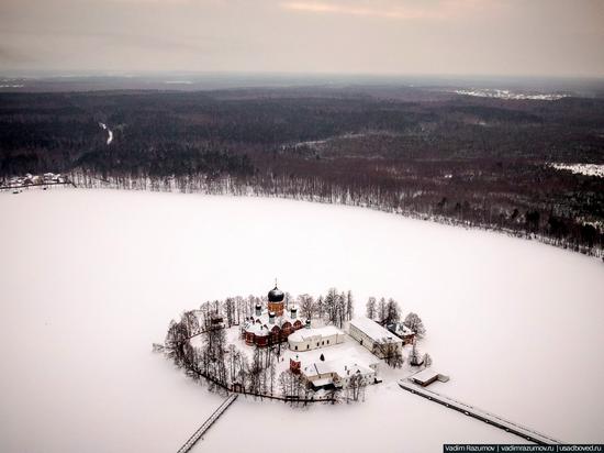 Winter in Svyato-Vvedensky Island Convent near Pokrov, Vladimir Oblast, Russia, photo 1