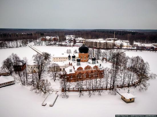 Winter in Svyato-Vvedensky Island Convent near Pokrov, Vladimir Oblast, Russia, photo 2