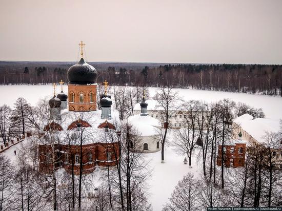 Winter in Svyato-Vvedensky Island Convent near Pokrov, Vladimir Oblast, Russia, photo 3