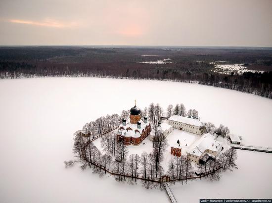 Winter in Svyato-Vvedensky Island Convent near Pokrov, Vladimir Oblast, Russia, photo 6